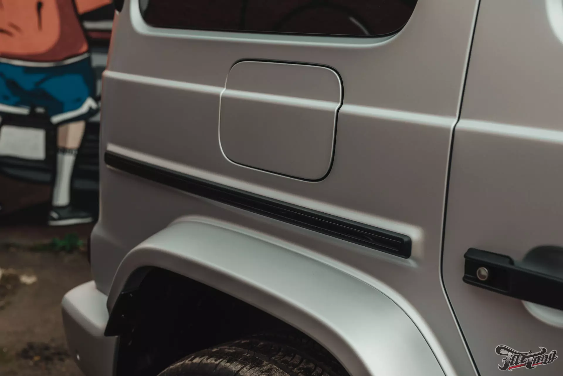 Mercedes G-class. Оклейка в матовый полиуретан. Защита оптики глянцевым полиуретаном. Шумоизоляция дверей. Установка доводчиков дверей